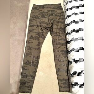 Glyder Army green and plant print